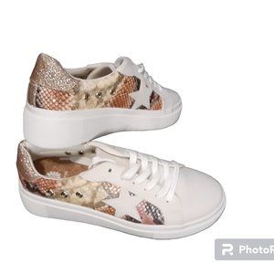 NWOT Yellow Box Women's Elepsis Sneaker size 8.5 Women Multi Color